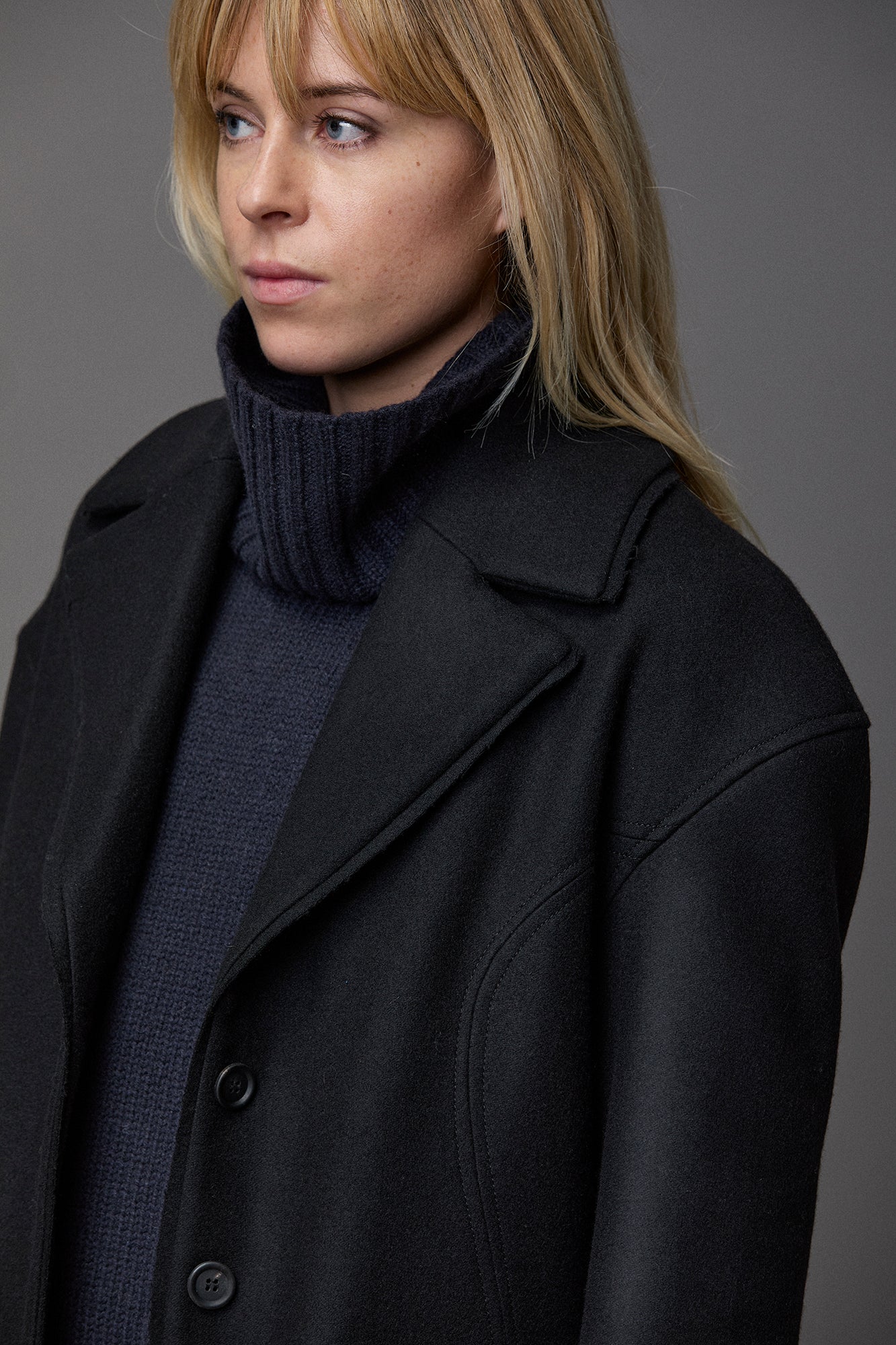 25327_Coat_25329_Cashmere_roll_neck1.jpg