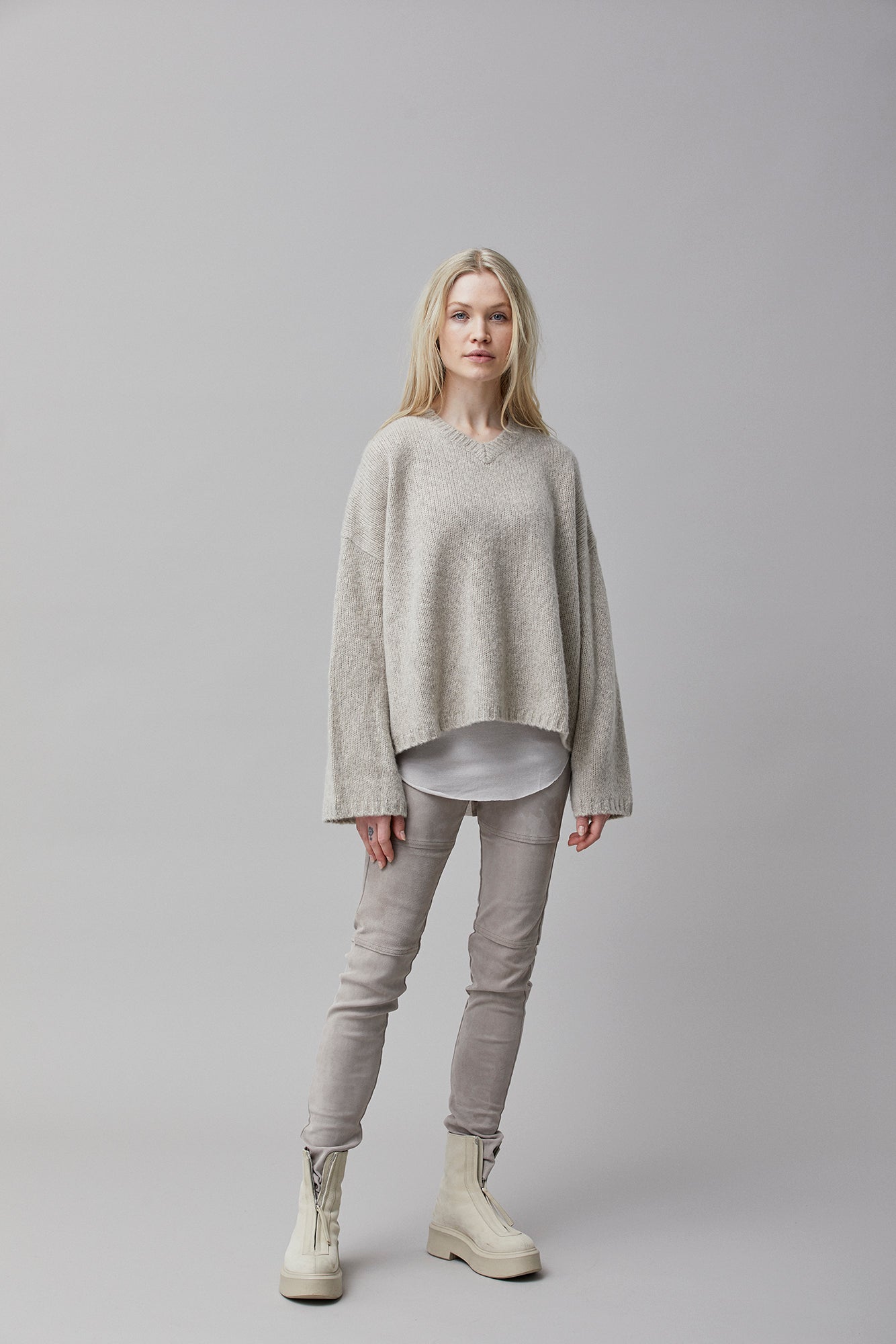 V-neck Cashmere Blend